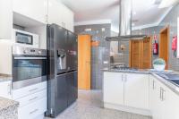 Kuchyň nebo kuchyňský kout v ubytování Villa Aroeira II