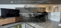 TV a/nebo společenská místnost v ubytování Riverside Benahavis Two Bedroom Holiday Apartment
