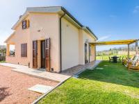 Vonkajšia záhrada v ubytovaní Holiday Home Melograno-2 by Interhome