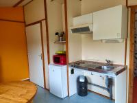 Kuchnia lub aneks kuchenny w obiekcie Camping Onlycamp Les Deux Rives