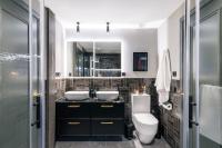 Koupelna v ubytování Stylish 4 suites +patio luxury apartment Gran Via