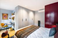 Postel nebo postele na pokoji v ubytování Stylish 4 suites +patio luxury apartment Gran Via