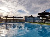 A piscina localizada em Camping Bel Air Bordeaux ou nos arredores