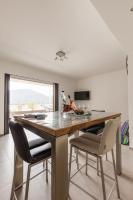 Telewizja i/lub zestaw kina domowego w obiekcie T2 d'exception 100m plage terrasse vue mer et montagnes
