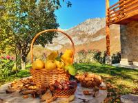 Jídlo v penzionu nebo okolí