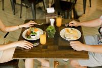 Jídlo v hotelu nebo okolí