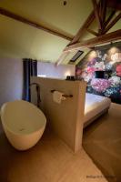 Posteľ alebo postele v izbe v ubytovaní L'authentik petit hôtel LE REFUGE DE MAMIE YO