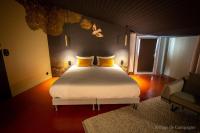Posteľ alebo postele v izbe v ubytovaní L'authentik petit hôtel LE REFUGE DE MAMIE YO