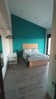 A bed or beds in a room at Casa Rural Pozo Cinojal