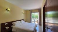 Postel nebo postele na pokoji v ubytování Sun Galicia Hotel y Apartamentos