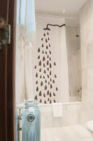 A bathroom at Apartamentos Catedral Plaza 3000