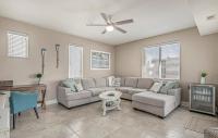 ein Wohnzimmer mit einer Couch und einem Tisch in der Unterkunft Stunning Ocean Breeze Luxury Villas 4D-Across The Street From The Ocean! Sleeps 10 guests! in Myrtle Beach