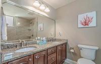 Ein Badezimmer in der Unterkunft Stunning Ocean Breeze Luxury Villas 4D-Across The Street From The Ocean! Sleeps 10 guests!