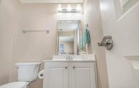 Ein Badezimmer in der Unterkunft Stunning Ocean Breeze Luxury Villas 4D-Across The Street From The Ocean! Sleeps 10 guests!