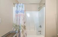 Ein Badezimmer in der Unterkunft Stunning Ocean Breeze Luxury Villas 4D-Across The Street From The Ocean! Sleeps 10 guests!