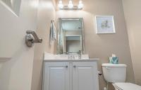 Ein Badezimmer in der Unterkunft Stunning Ocean Breeze Luxury Villas 4D-Across The Street From The Ocean! Sleeps 10 guests!