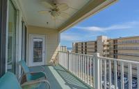 Ein Balkon oder eine Terrasse in der Unterkunft Stunning Ocean Breeze Luxury Villas 4D-Across The Street From The Ocean! Sleeps 10 guests!