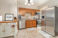 ครัวหรือมุมครัวของ 3 or 4 Bdrm Home Near Univ of Cincinnati