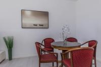 Televízia a/alebo spoločenská miestnosť v ubytovaní A1 - spacious apt on the seafront with terrace