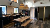 Reštaurácia alebo iné gastronomické zariadenie v ubytovaní Le Chalet de Castille - chalet pyrénéen grand confort - spa