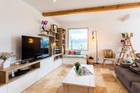 Telewizja i/lub zestaw kina domowego w obiekcie LA CASITA VI4348 By Riviera Holiday HOmes