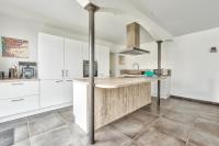Kuchyňa alebo kuchynka v ubytovaní À 250m de la plage - Belle maison pour 6