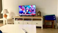 TV a/nebo společenská místnost v ubytování Benalbeach Apartamento en Resort de Benalmádena