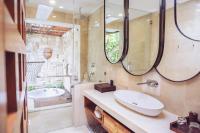 Aksari Villa Seminyak by Ini Vie Hospitalityにあるバスルーム