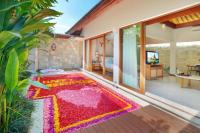 Aksari Villa Seminyak by Ini Vie Hospitalityにある庭