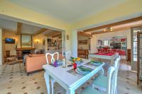 Televízia a/alebo spoločenská miestnosť v ubytovaní Maison Marine - Happy Rentals
