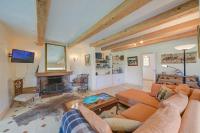 Televízia a/alebo spoločenská miestnosť v ubytovaní Maison Marine - Happy Rentals