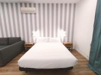 Postel nebo postele na pokoji v ubytování Apartamentos Margarita by gaiarooms