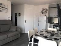 Kuchnia lub aneks kuchenny w obiekcie Appartement moderne, climatisé, quartier calme, proche commodités, avec parking privatif - FR-1-723-17