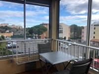 Balkon lub taras w obiekcie Appartement moderne, climatisé, quartier calme, proche commodités, avec parking privatif - FR-1-723-17