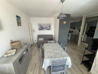 Posteľ alebo postele v izbe v ubytovaní Superbe appart. avec piscine à Cap d'Agde - FR-1-723-18