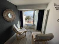 Posedenie v ubytovaní Superbe appart. avec piscine à Cap d'Agde - FR-1-723-18