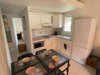 Plán poschodí v ubytovaní Appartement T3 Calme avec Piscine, Tennis, BBQ, Parking & Grande Terrasse dans la Pinède - FR-1-723-47