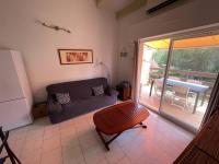 Plán poschodí v ubytovaní Appartement T3 Calme avec Piscine, Tennis, BBQ, Parking & Grande Terrasse dans la Pinède - FR-1-723-47