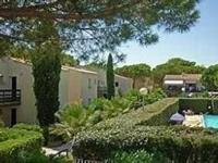 Vonkajšia záhrada v ubytovaní Appartement en Rez-de-Jardin: Piscine, Calme, Pinède, Parking, Terrasse, Proche Plage, BBQ - FR-1-723-84