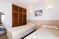 Posteľ alebo postele v izbe v ubytovaní Bossa Bay - MC Apartments Ibiza