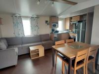 Kuchnia lub aneks kuchenny w obiekcie Mobil Home 8P Domaine de Dugny