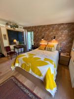 Łóżko lub łóżka w pokoju w obiekcie Bed and B Les Truffières