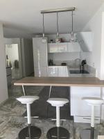 Kuchyňa alebo kuchynka v ubytovaní CANNES Martinez- family apartment 100m2