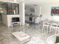 Kuchyňa alebo kuchynka v ubytovaní CANNES Martinez- family apartment 100m2