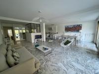 Posedenie v ubytovaní CANNES Martinez- family apartment 100m2