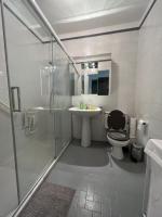 Kúpeľňa v ubytovaní CANNES Martinez- family apartment 100m2