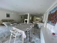 Posedenie v ubytovaní CANNES Martinez- family apartment 100m2