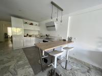 Kuchyňa alebo kuchynka v ubytovaní CANNES Martinez- family apartment 100m2