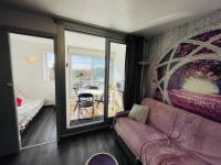 Część wypoczynkowa w obiekcie Studio Cabine au Calme, Proche Port et Plage, Parking Gratuit - FR-1-723-96