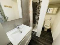 Łazienka w obiekcie Studio Cabine au Calme, Proche Port et Plage, Parking Gratuit - FR-1-723-96